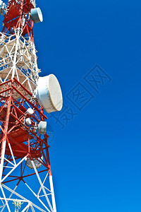 山信息微波炉配有美丽的蓝色天空通讯塔的信台以及一个美丽的蓝天通讯塔图片