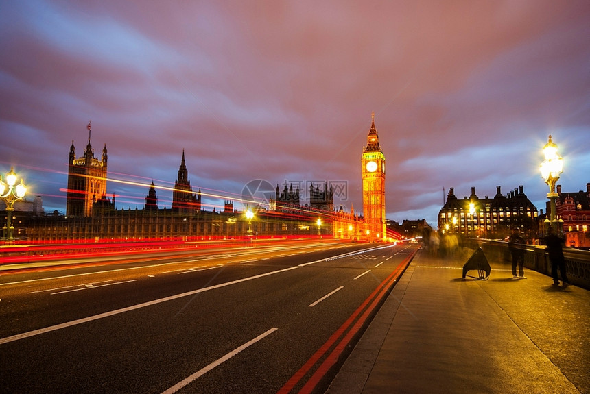 英国伦敦黄昏的议会大厦图片
