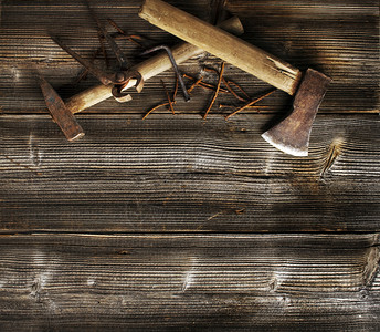 工业的用于复制空间旧暗黑木板背景的Rusty工具闪亮的行业图片