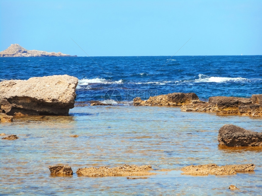 西里岛岩石海岸的景象天空惊人地中海图片
