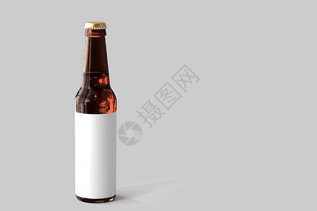瓶子派对与白背景的纸牌标签一起喷啤酒瓶装上泡包图片