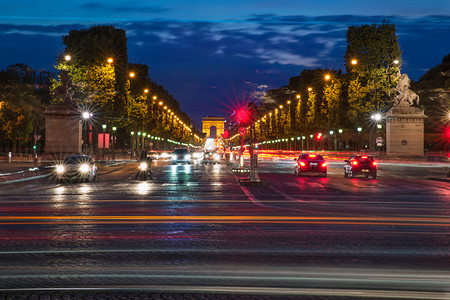 晚上路旅游法国巴黎Triumph和ChampsElysees的拱门图片