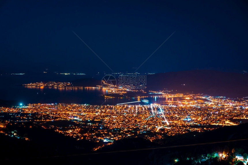 办公室建筑学夜间城市最高风景的全图片