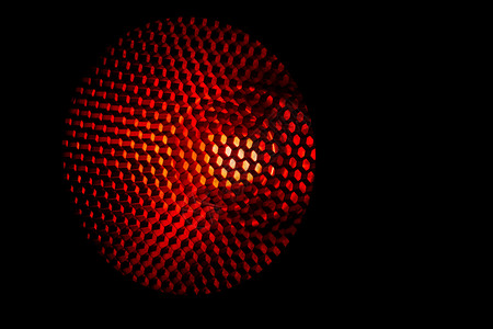 修饰符颜色蜂窝红和深金属六边形态的深金属抽象图样背景光改灯设备金属蜂蜜comb未来型态蜂蜜网格络糖设计图片
