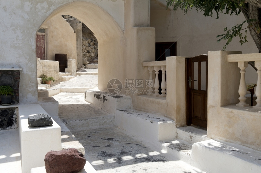 建筑的传统砖希腊圣托里尼岛卡马的石塔楼梯图片