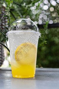 酸橙甜点和Yuzu橙汁加冰柠檬水苏打果汁图片