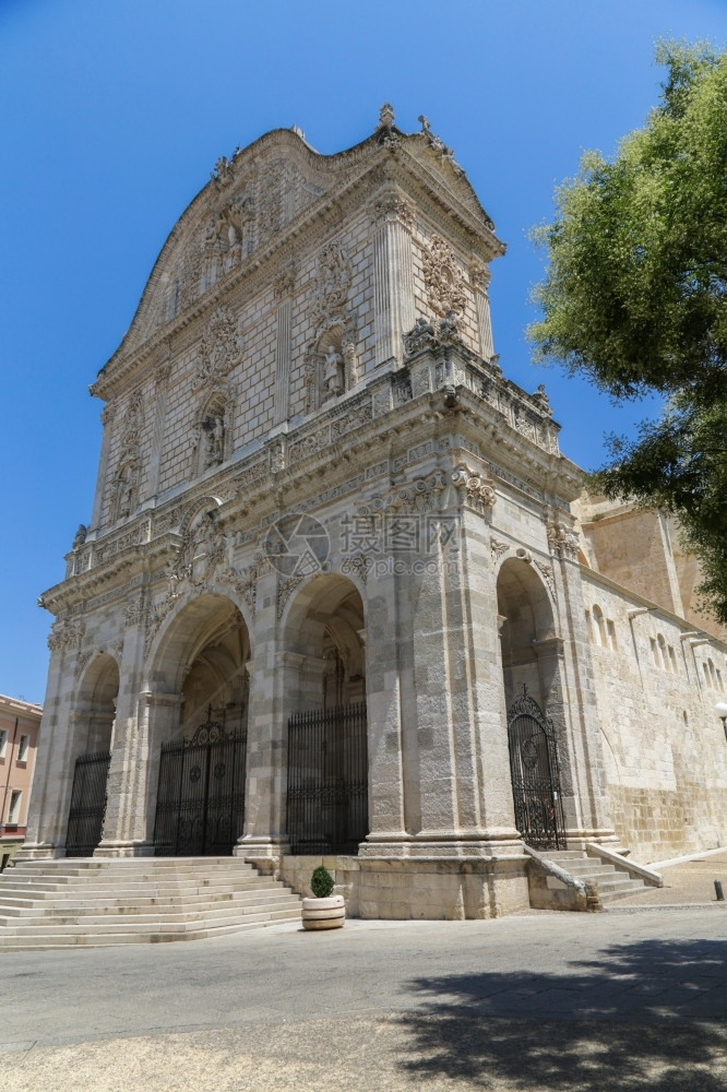棕色的历史意大利萨尔迪尼亚里SanNicola大教堂广场框架图片