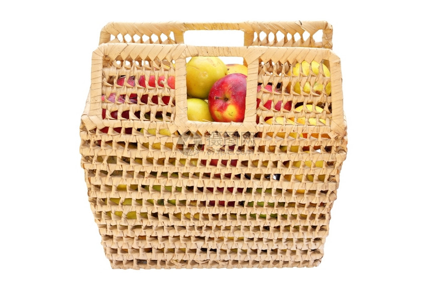 落下食物满的花彩红黄苹果篮子在白色上隔绝生的图片