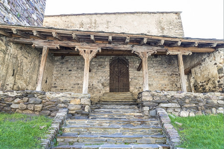 城市的户外建成安道尔最古老的教堂图片
