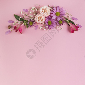 婚礼自然粉红色背景的花卉装饰家具图片
