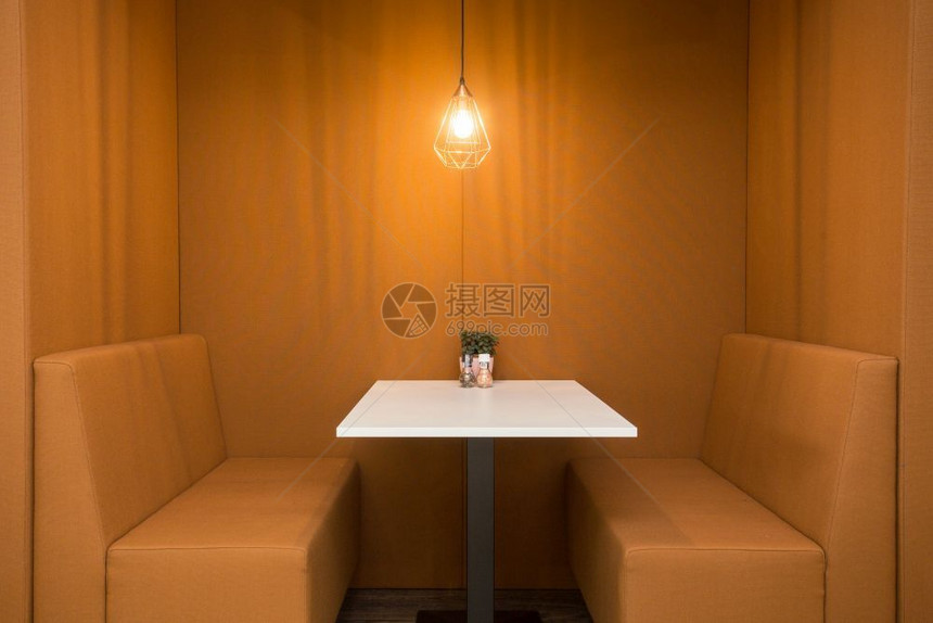 喝现代室内餐桌厅角落斯堪的纳维亚设计橙色现代室内餐桌厅角落斯堪的纳维亚设计空绿色图片