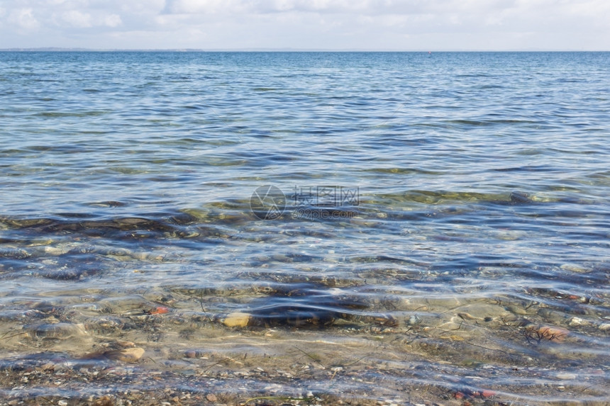 地平线户外欧洲哥本哈根风景的黄海观感哥本哈根平海在从低角度到的平静日图片