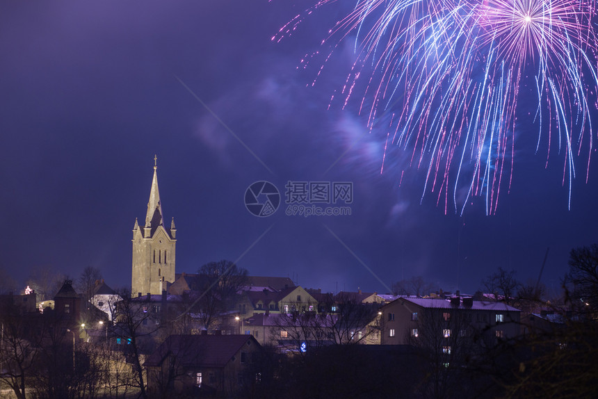 2018年新城市在拉脱维亚西塞市的观景大石匠教堂在Cesis市小城镇旅行照片0128火建成图片