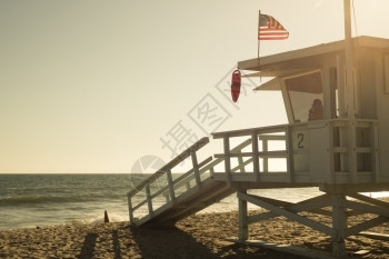美国人海岸旗帜加利福尼亚州SantaMonica海滩救生塔图片