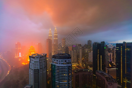天空结构体场景马来西亚黄昏时的吉隆坡市中心天际线图片