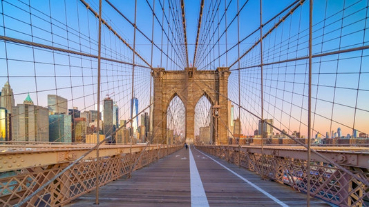 城市的海滨美国纽约布鲁克林桥日出时在美国纽约吸引力图片