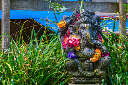 繁荣之神古老的美丽加内沙雕塑印度大象神精花园装饰结石瑜伽背景