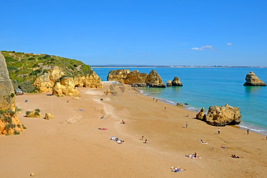 沿海葡萄牙阿尔加夫拉各斯的普亚德科阿纳夏天风景优美图片
