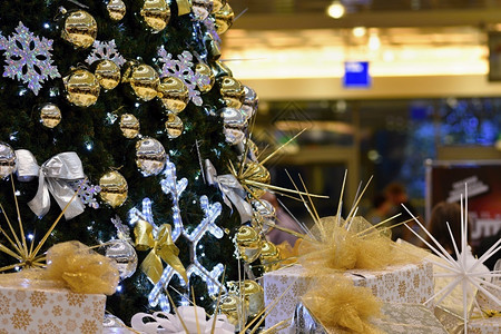 具有圣诞礼物和装饰品的圣诞节抽象色彩丰富多的背景弓季节喜庆的图片