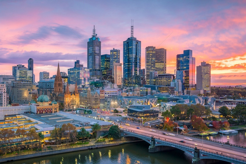 澳大利亚黄昏时墨尔本市天际线黎明风景优美现代的图片