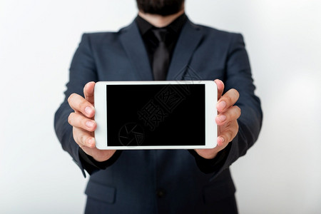 不同的表示模拟显黑屏现代智能手机模型以显示黑色屏幕现代智能蜂鸣式为个人利益而设的模型用笔记本纸存取器和现代工具的空白复制版间展示背景