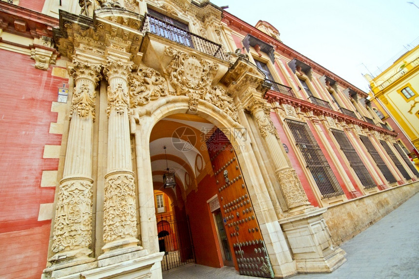 雕刻柱子大主教宫旧城历史中心西班牙安达卢亚塞维利安达卢西班牙欧洲世界图片