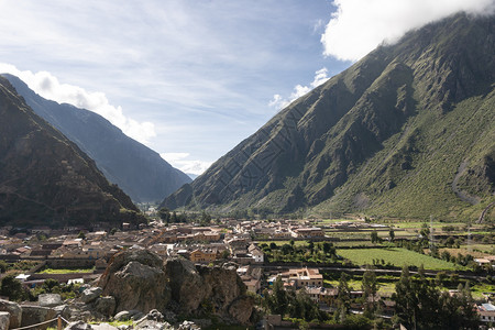 印加城市爬坡道秘鲁奥兰太坦博上空的视图图片