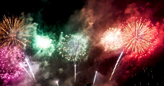 假期庆祝新年201节日倒计时至新年201的晚宴活动以庆祝全国节倒数到新年201的晚间盛事丰富多彩的金子背景图片