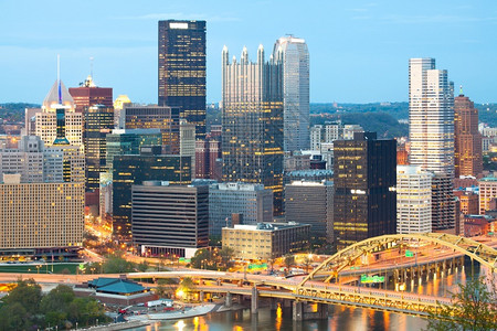 地标多层美国宾夕法尼亚州匹兹堡市中心商业区摩天大楼的详情旅行图片