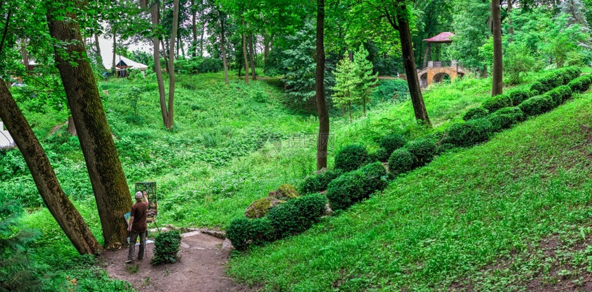走乌克兰比拉策尔瓦BilaTserkva亚历山大公园是乌克兰最美丽著名的阿尔伯里图姆之一在乌克兰比拉采尔瓦BilaTserkva图片