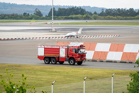 阿诺德空军基地红色的跑道高清图片