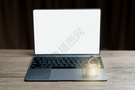 笔记本电脑上的黄金主锁密钥位置是定数据的概念防火墙钥匙开锁背景图片