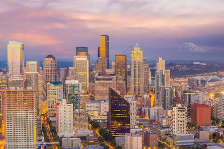 美国西雅图市下城的天线城风景山际线金融的图片