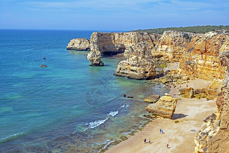 假期潜水葡萄牙阿尔加韦的PraiadaMarinha自然岩石浮潜图片