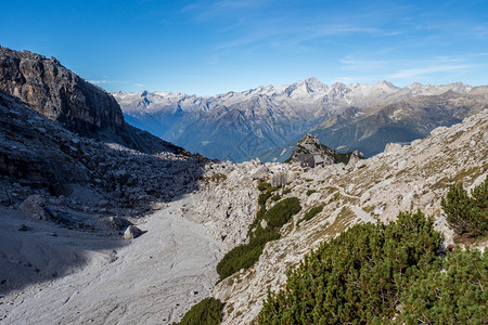 意大利布伦塔特尼诺著名的多洛米山峰全景特伦蒂诺白云岩远足图片