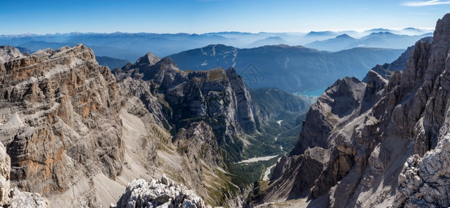 意大利布伦塔特尼诺著名的多洛米山峰全景旅游铁索国民图片