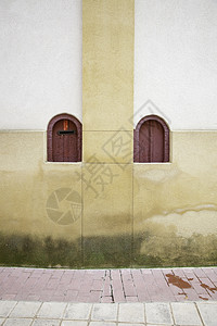 地面储物柜垂直的西班牙传统装有铁环的小玻璃窗细节装填器西班牙传统图片
