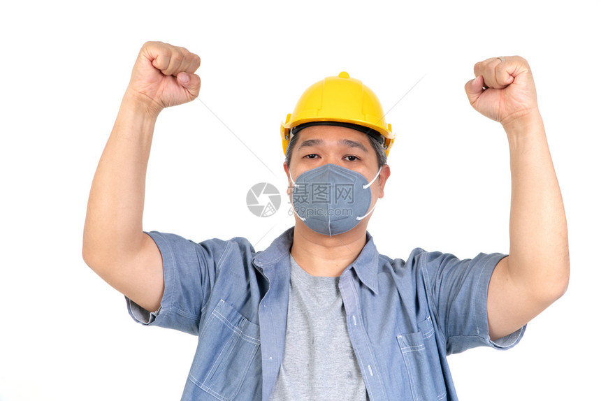 男工人佩戴头盔和口罩图片