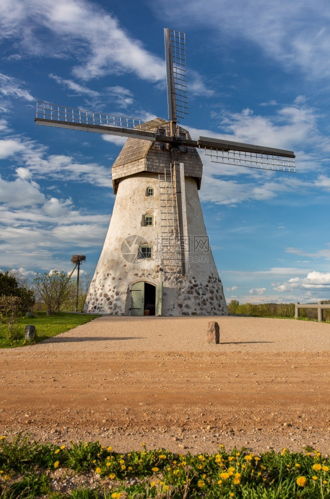 拉脱维亚阿赖西城古老历史风车和自然14052涡轮老的草图片