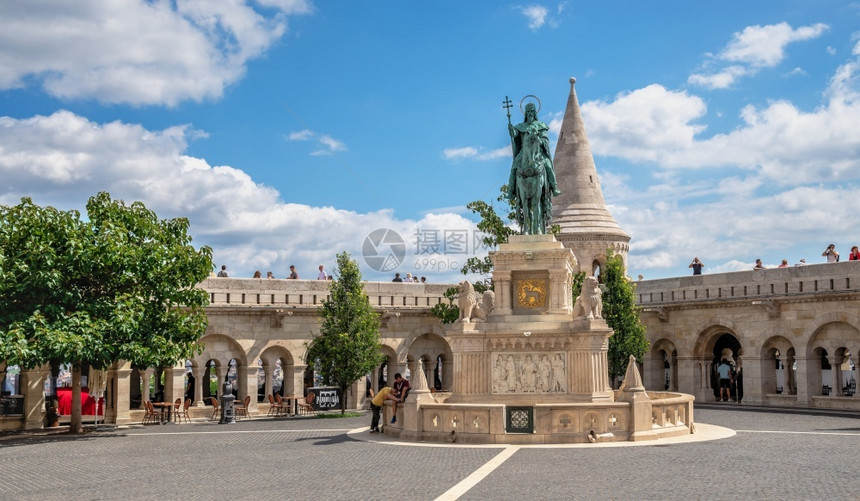 建筑学匈牙利布达佩斯1802匈牙利布达佩斯上城圣伊特万纪念碑阳光明媚的夏日早晨匈牙利布达佩斯圣伊特万纪念碑游览城市图片