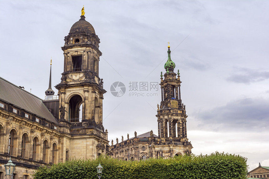 欧洲德国累斯顿天主教大堂和高等法院的看圣三一大教堂是德累斯顿市的重要天主教堂德累斯顿天主教大堂和高等法院的看圣三一大教堂是德累斯图片