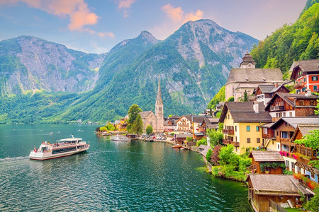 船暮光之城景观阿尔卑斯山脉欧洲奥地利著名的Hallstatt村的景象图片