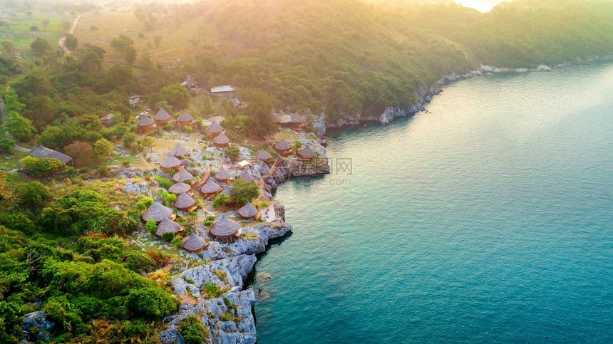 海洋泰国西昌岛小屋的空中观景图常家图片