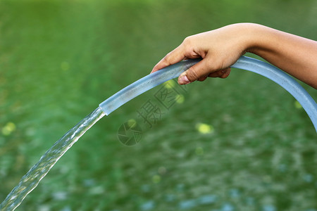 夏天流动可扩展用于供水的手持用橡胶管图片