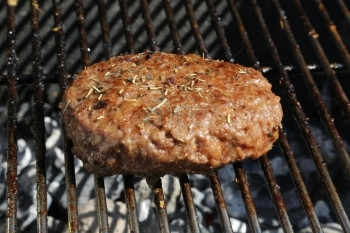 炙烤的牛肉饼图片