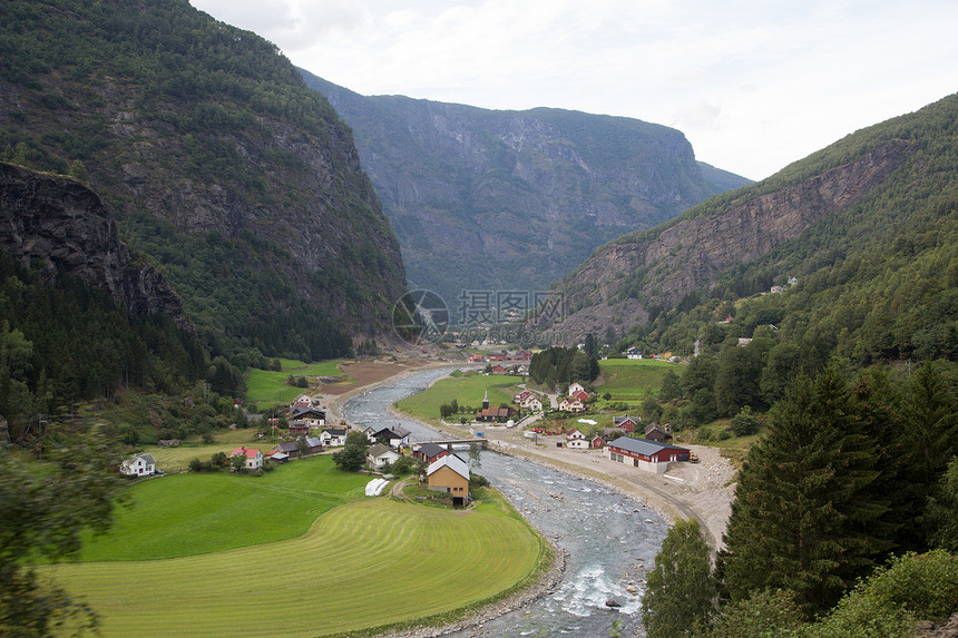 溪流乔斯福森火龙果Flamsbana从Flam到挪威Myrdal的火车旅行期间地貌各异图片