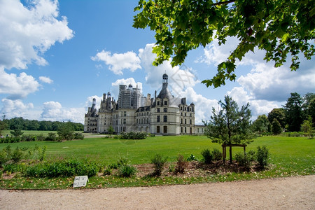 法国贵族风法国城堡瓦伦凯的风景观正面反射背景
