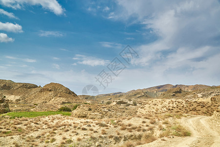 谷亚洲山区的沙土路面干涸无雨美丽的结石背景图片