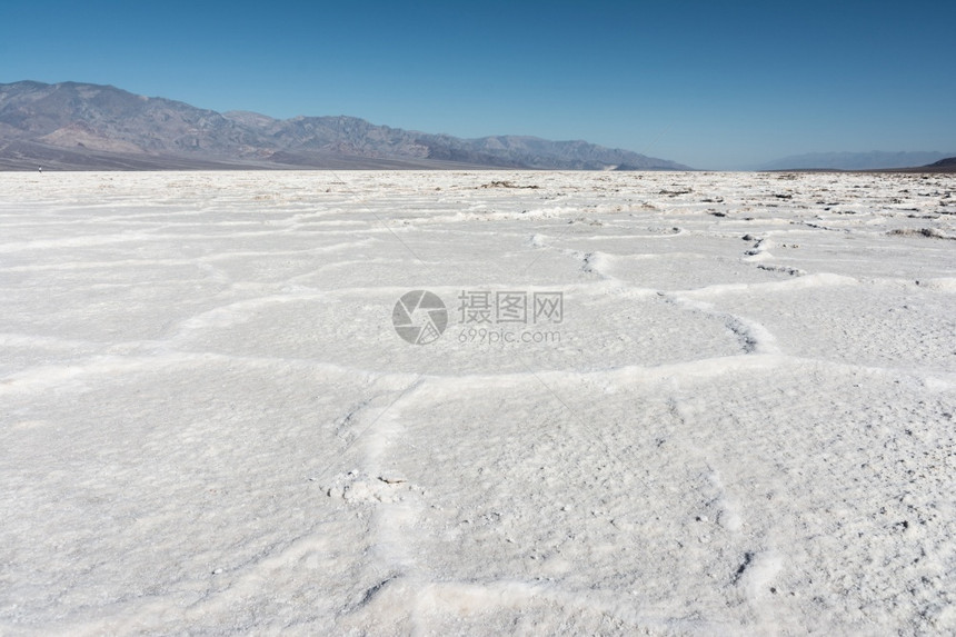 冬季雪地风光图片