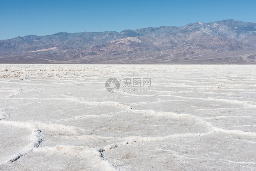 冬季雪地风光图片